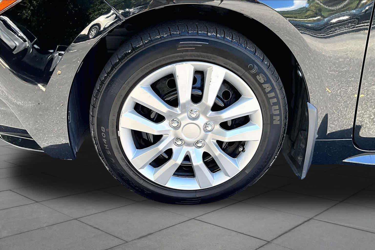 Used 2021 Toyota Corolla LE w/ Carpet Mat Package (TMS) FWD image 11