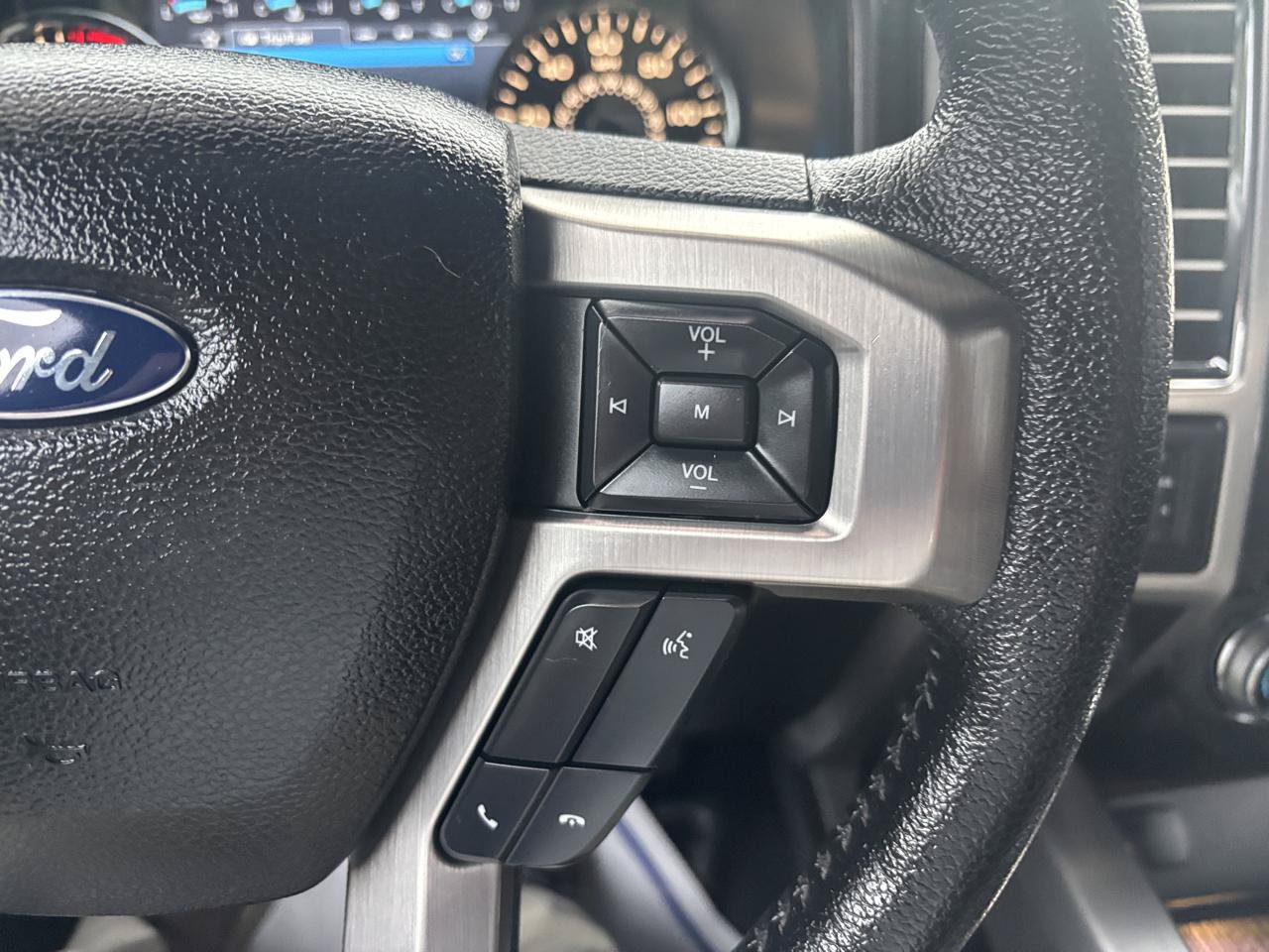 Used 2016 Ford F150 Platinum w/ Equipment Group 701A Luxury AWD/4WD image 20