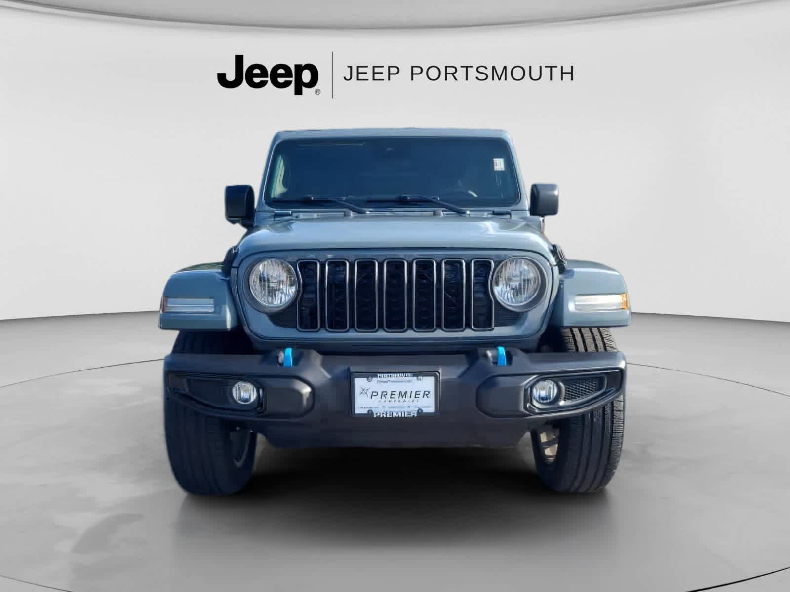 Used 2024 Jeep Wrangler Unlimited w/ Convenience Group AWD/4WD image 2