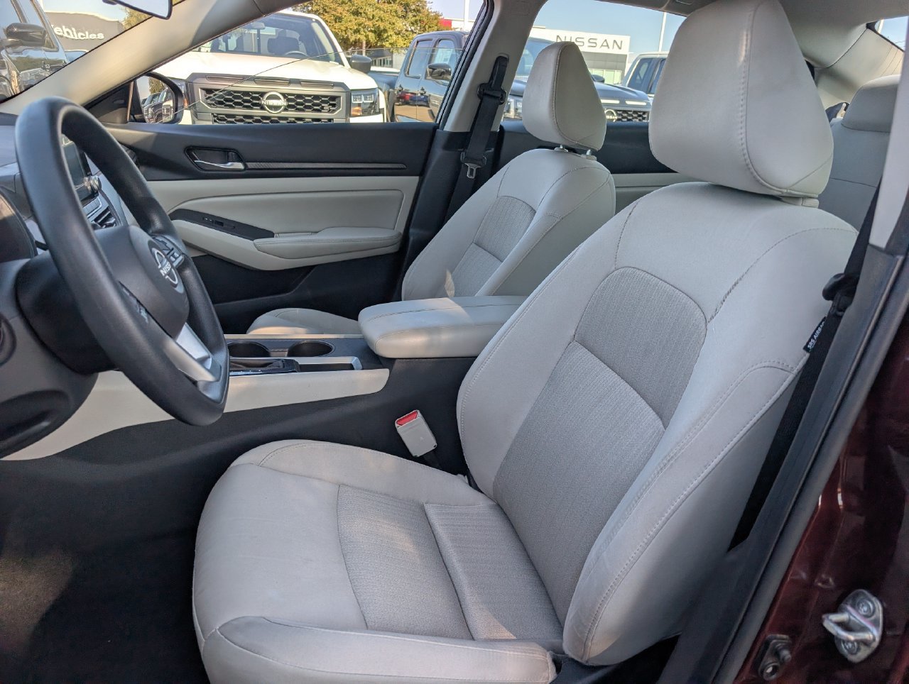Used 2025 Nissan Altima 2.5 SV FWD image 25