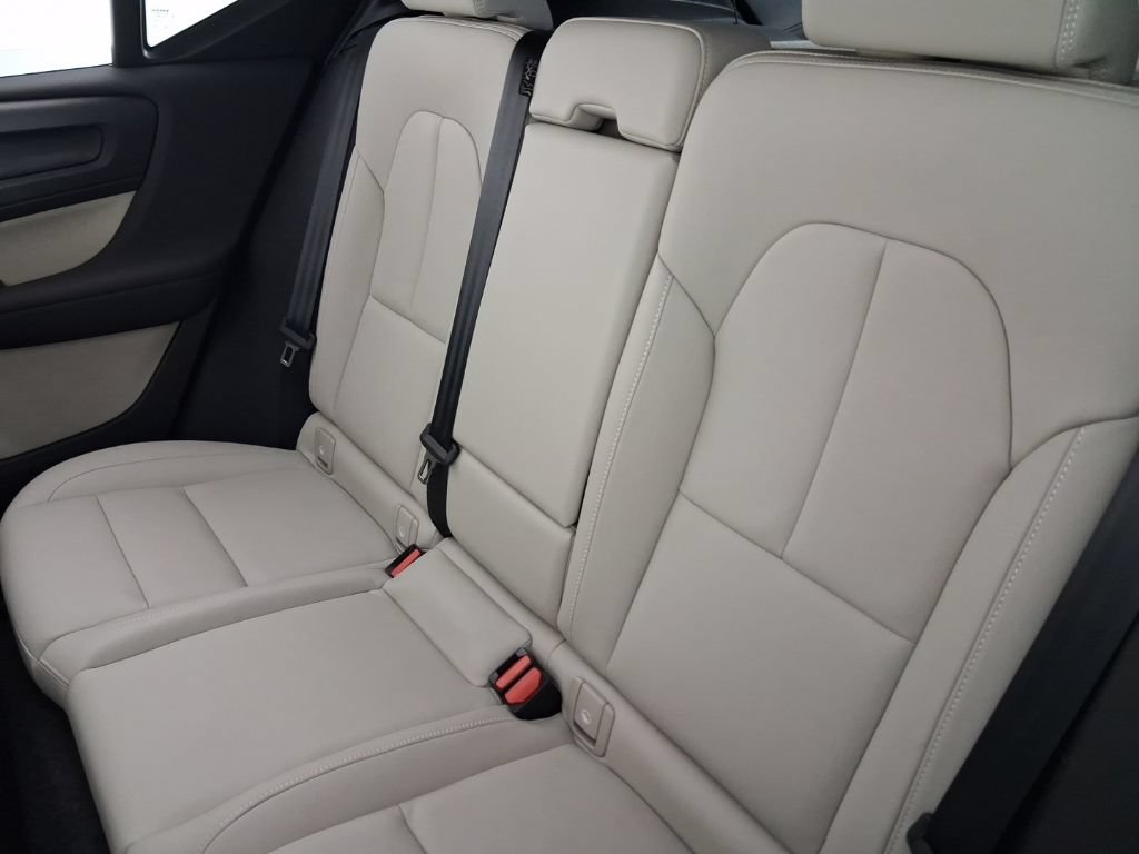 Certified 2026 Volvo XC40 B5 Plus AWD/4WD image 17