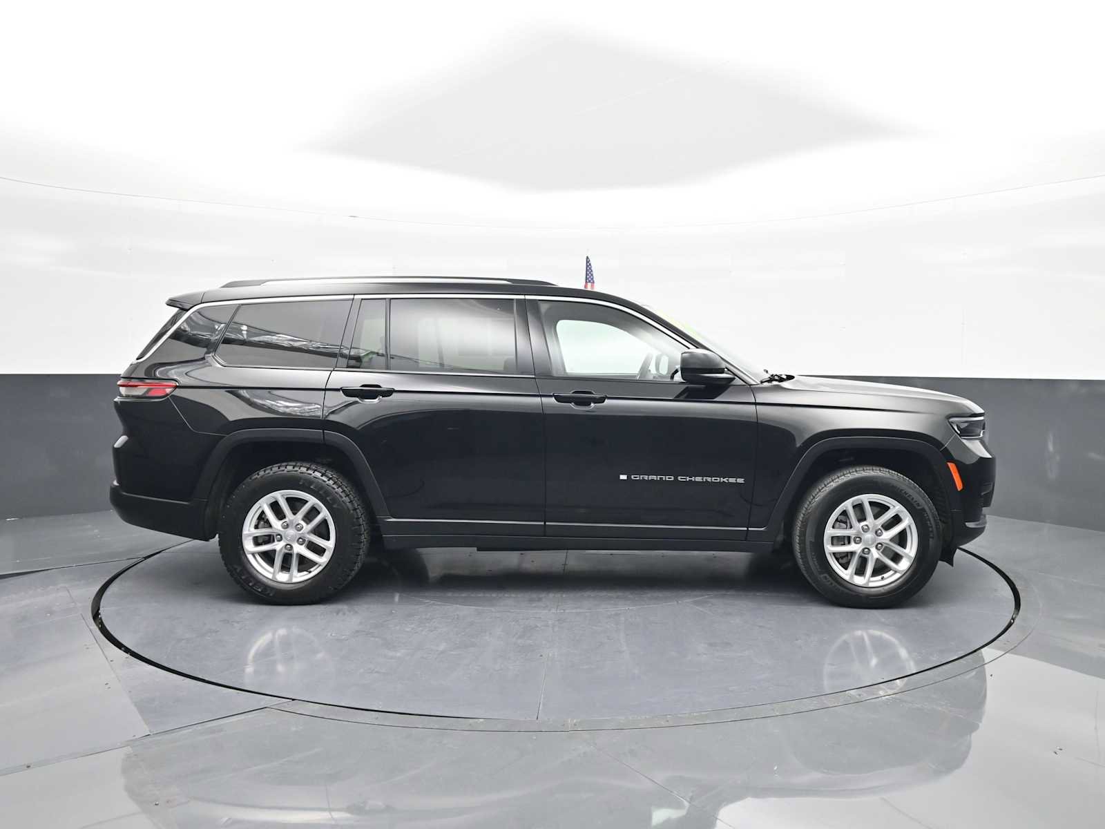 Used 2023 Jeep Grand Cherokee L Laredo image 10