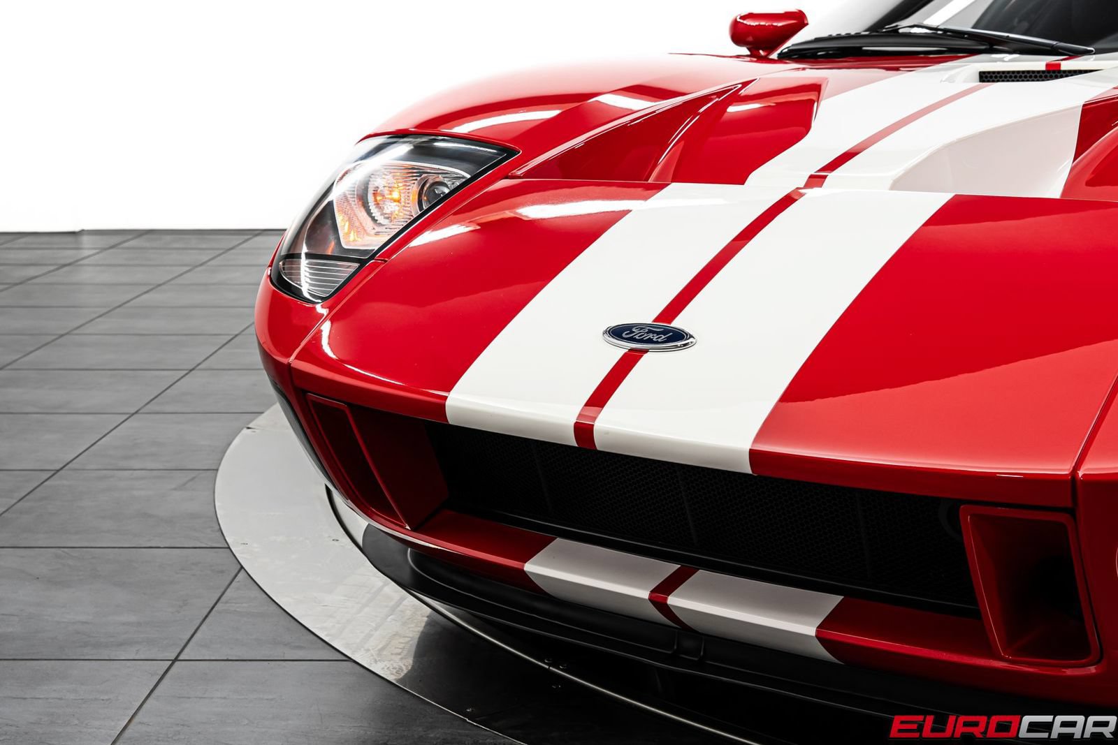 Used 2005 Ford GT RWD image 11