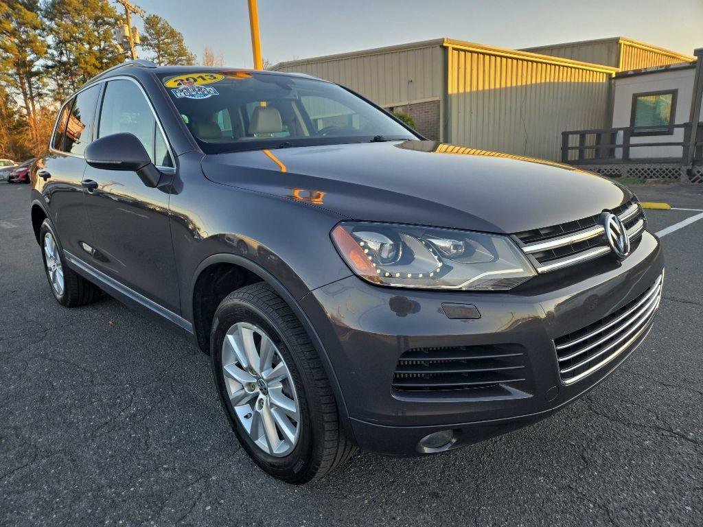 Used 2013 Volkswagen Touareg Sport image 3