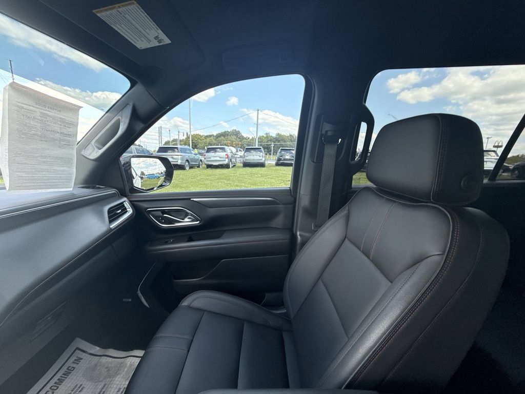 Used 2024 Chevrolet Suburban RST w/ Luxury Package AWD/4WD image 33