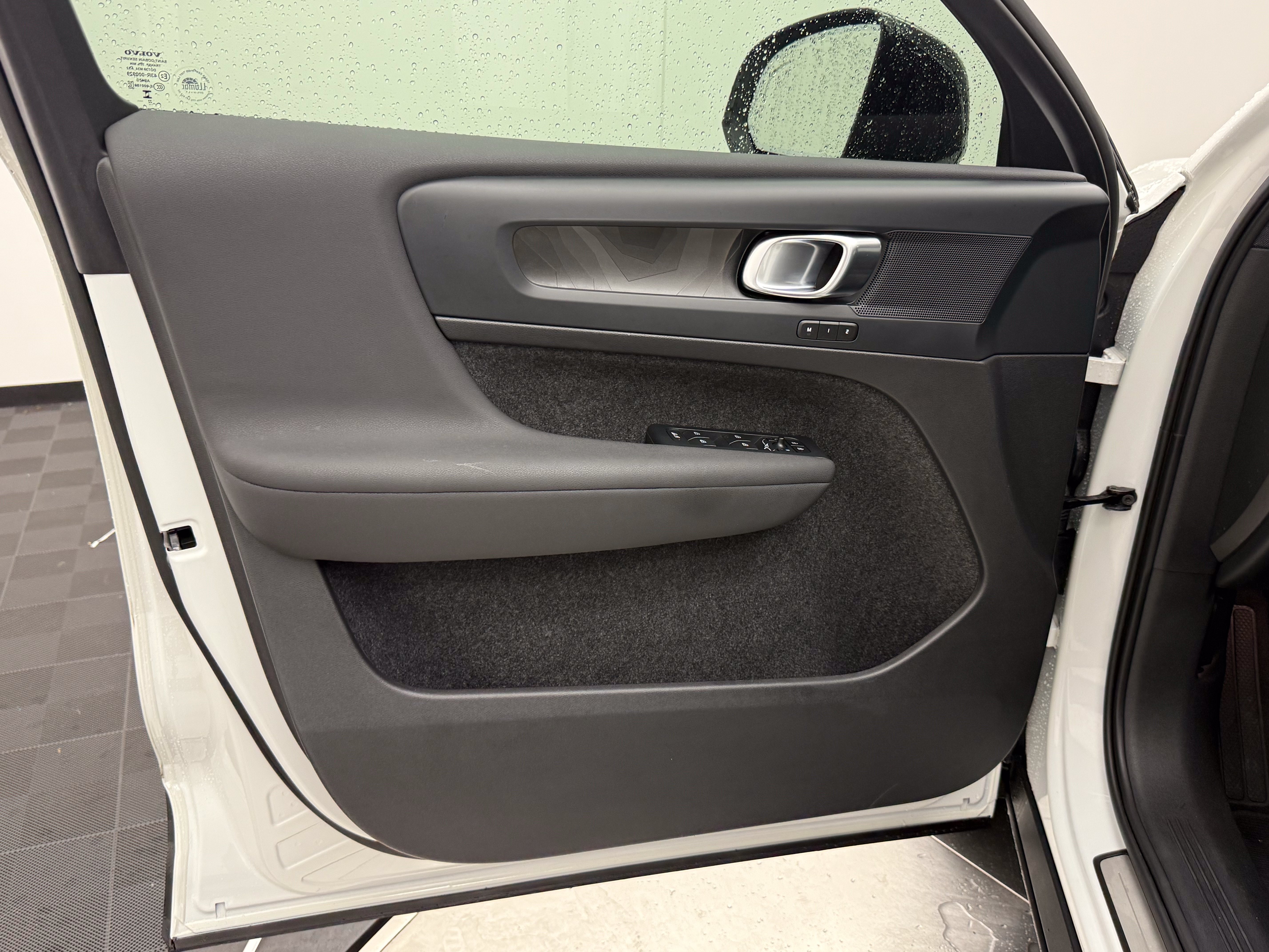 Certified 2023 Volvo C40 Recharge Core AWD/4WD image 10