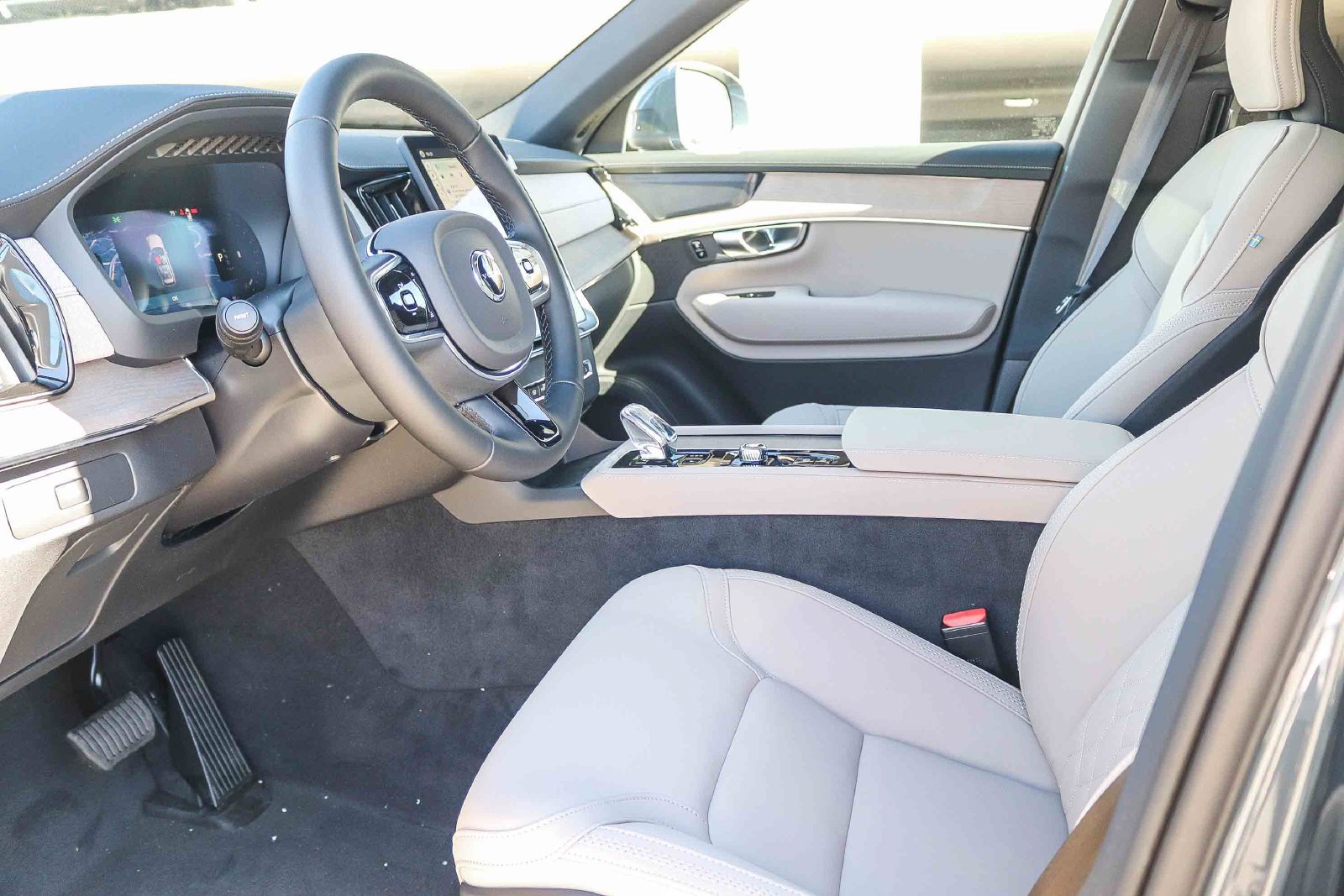 New 2027 Volvo XC90 B6 Plus AWD/4WD image 17
