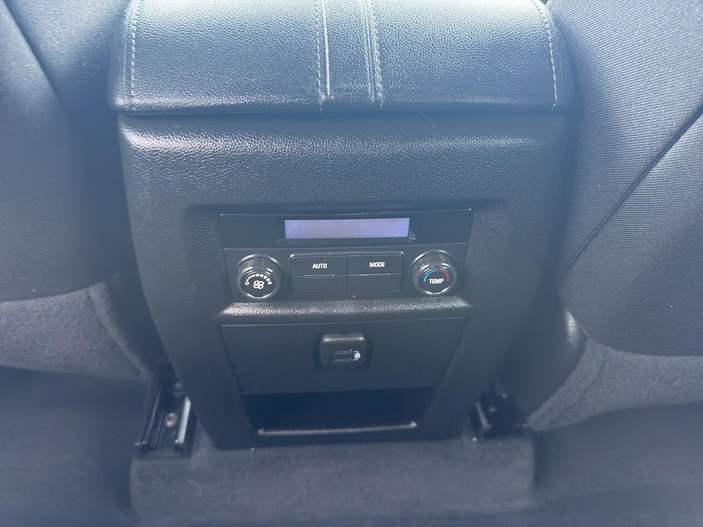 Used 2023 Chevrolet Traverse LT image 32