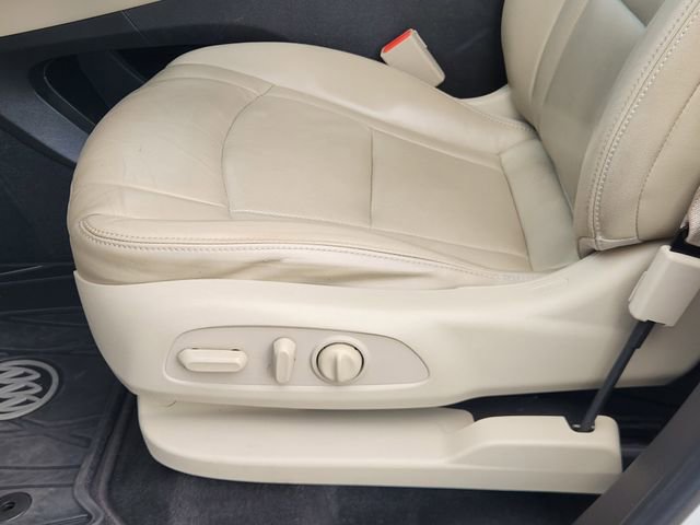 Used 2018 Buick Enclave Premium w/ LPO, Hit The Road Package FWD image 24
