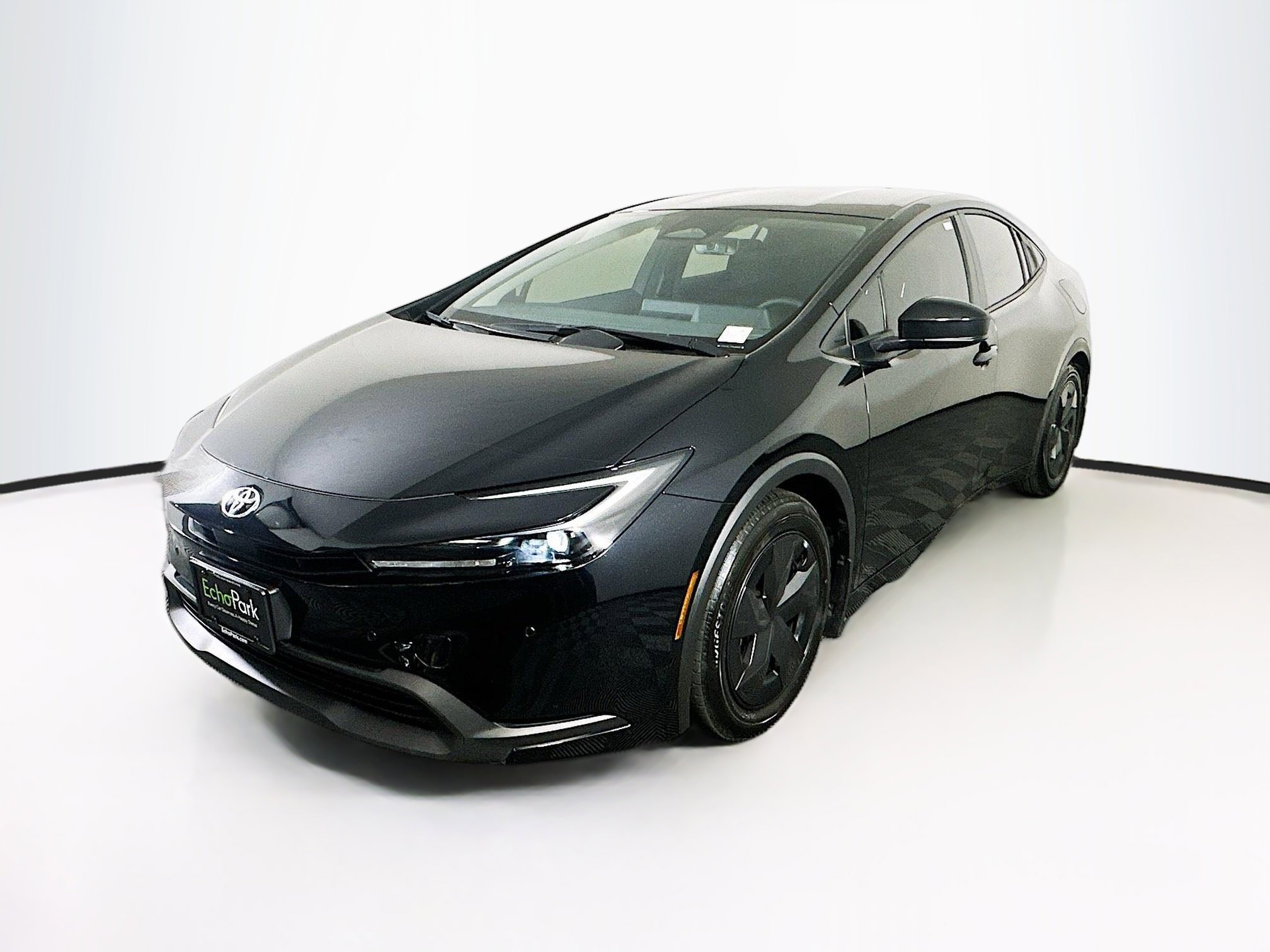 Used 2024 Toyota Prius LE FWD image 3