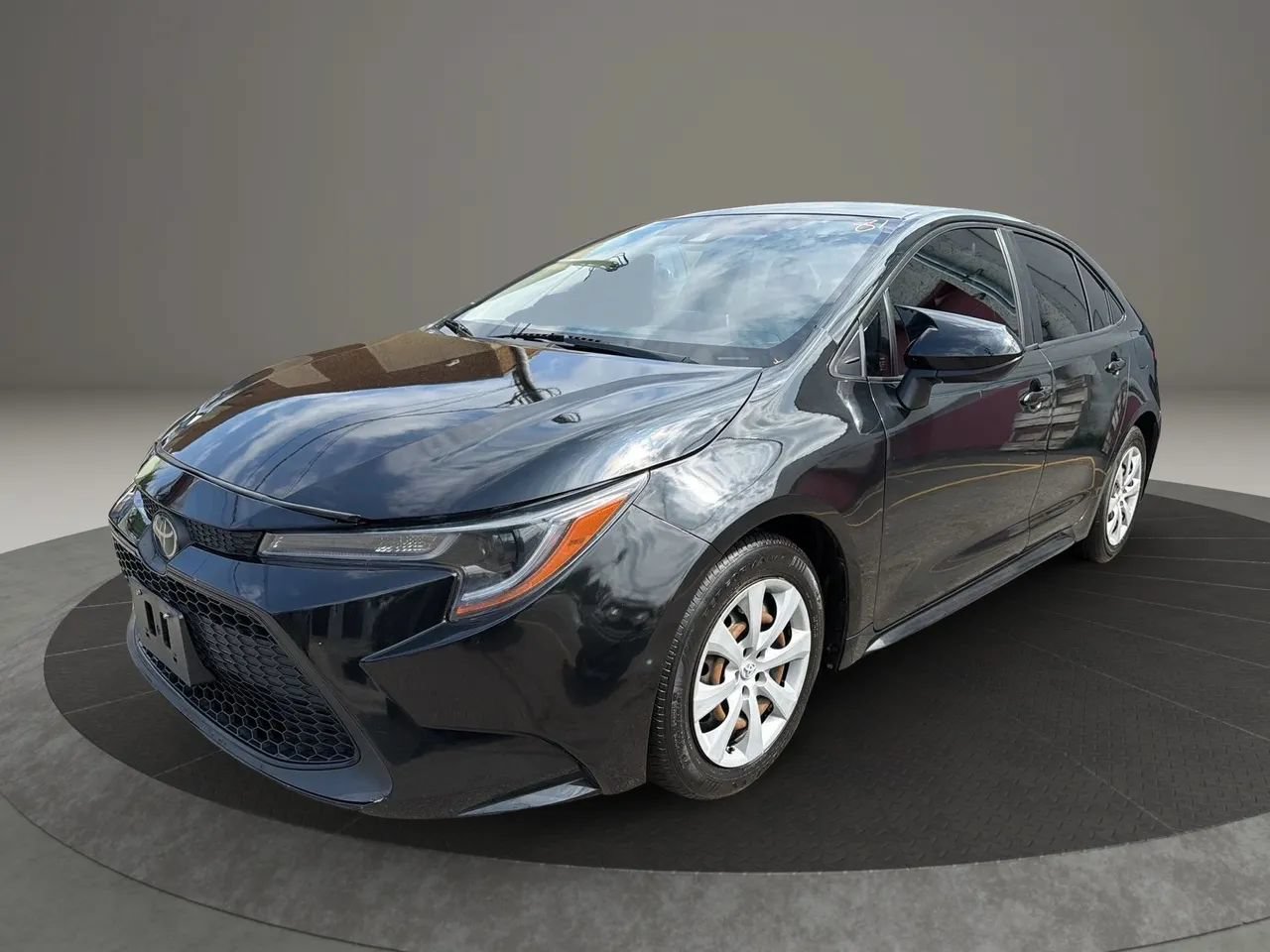 Used 2020 Toyota Corolla LE FWD image 1