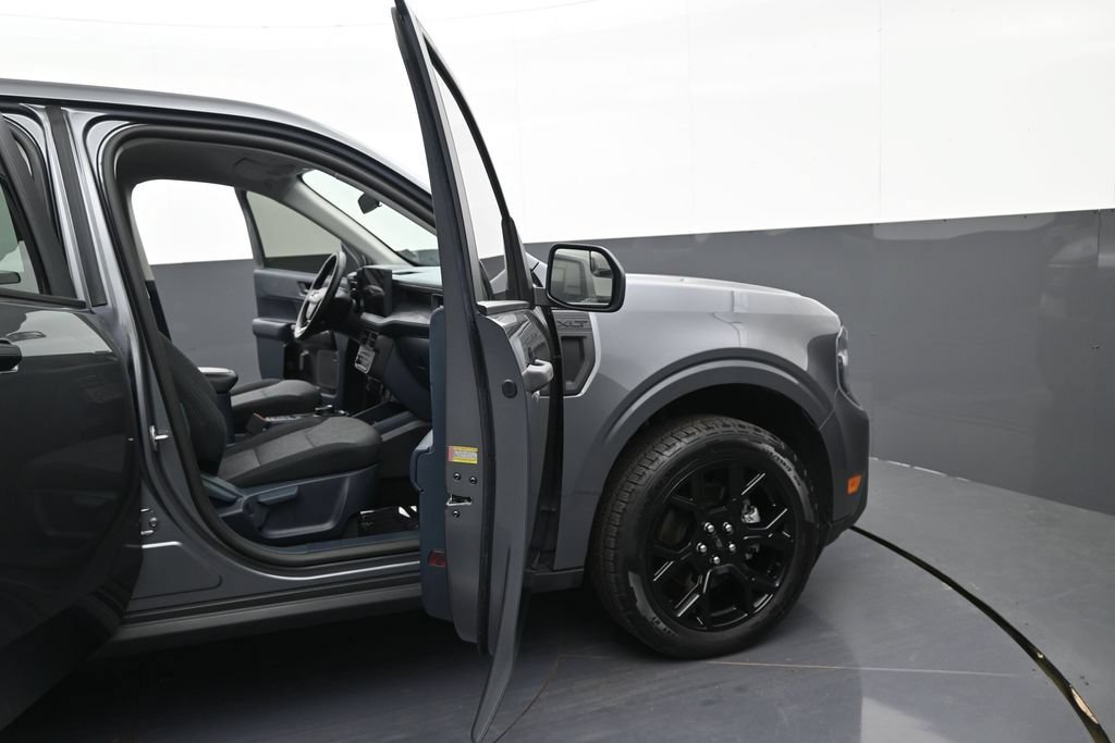 Used 2025 Ford Maverick XLT w/ Equipment Group 301A AWD/4WD image 9