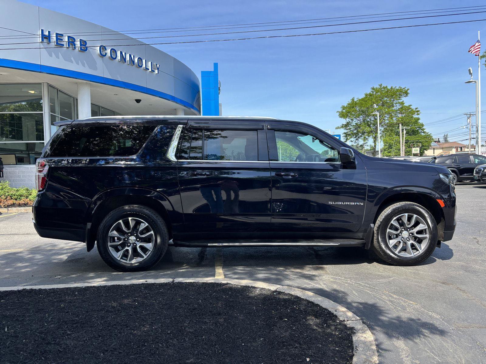 Used 2021 Chevrolet Suburban LT AWD/4WD image 6