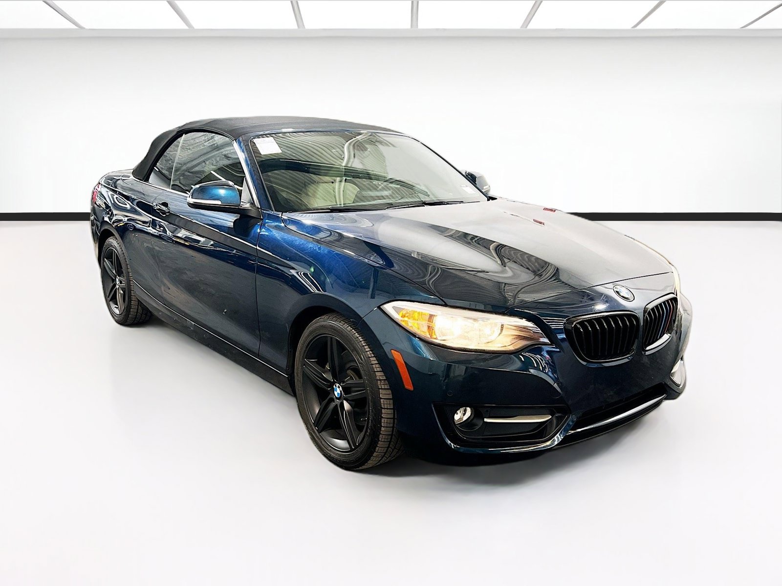 Used 2017 BMW 230i Convertible RWD image 3