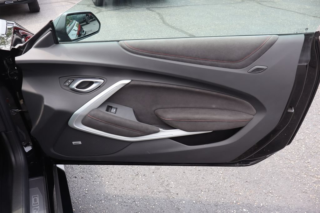 Used 2022 Chevrolet Camaro ZL1 RWD image 26
