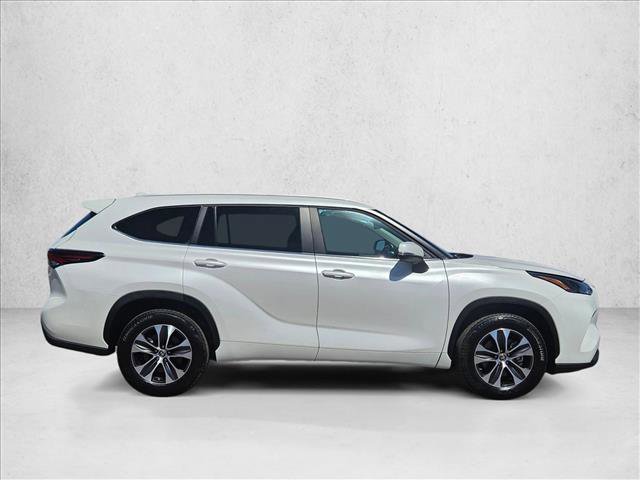 Used 2025 Toyota Highlander XLE FWD video 4