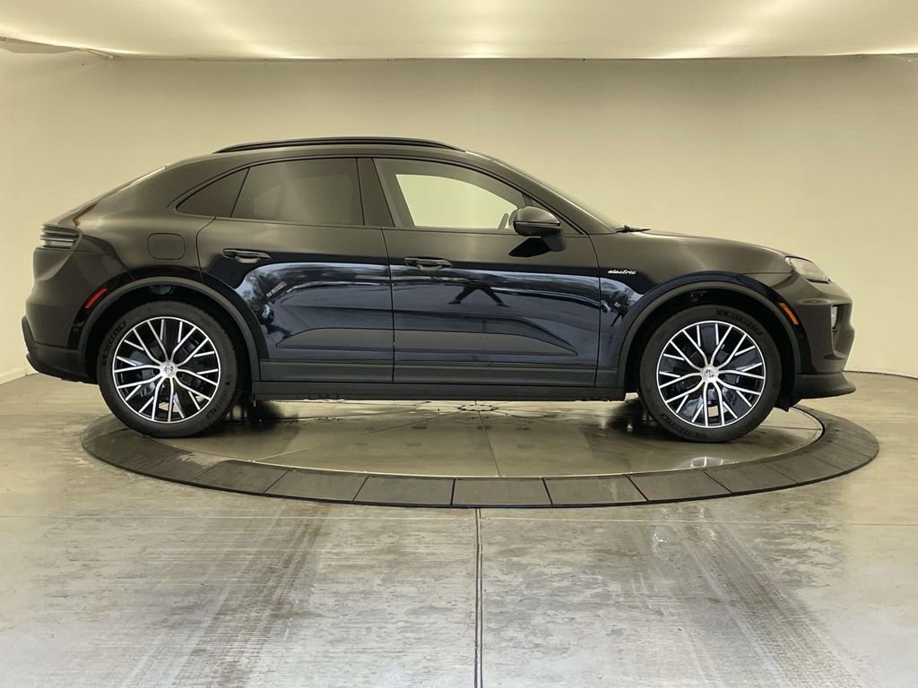 New 2026 Porsche Macan 4 Electric image 8