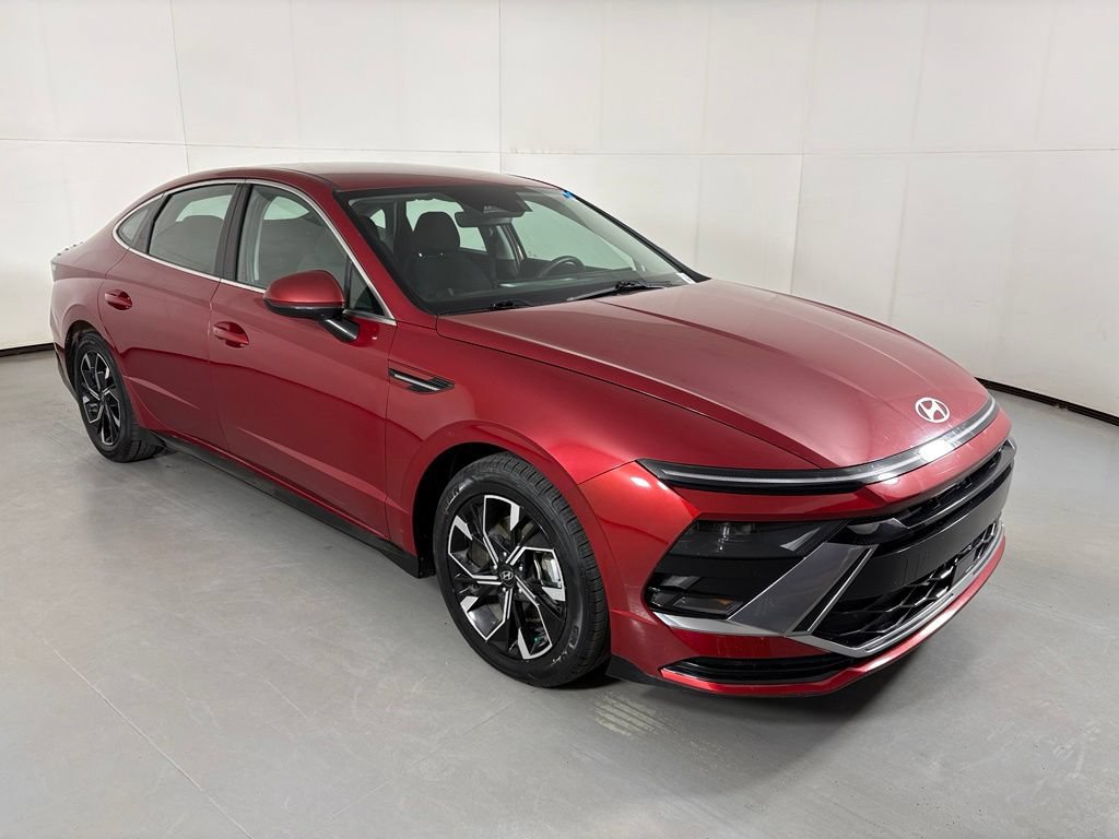 Used 2025 Hyundai Sonata SEL FWD image 2