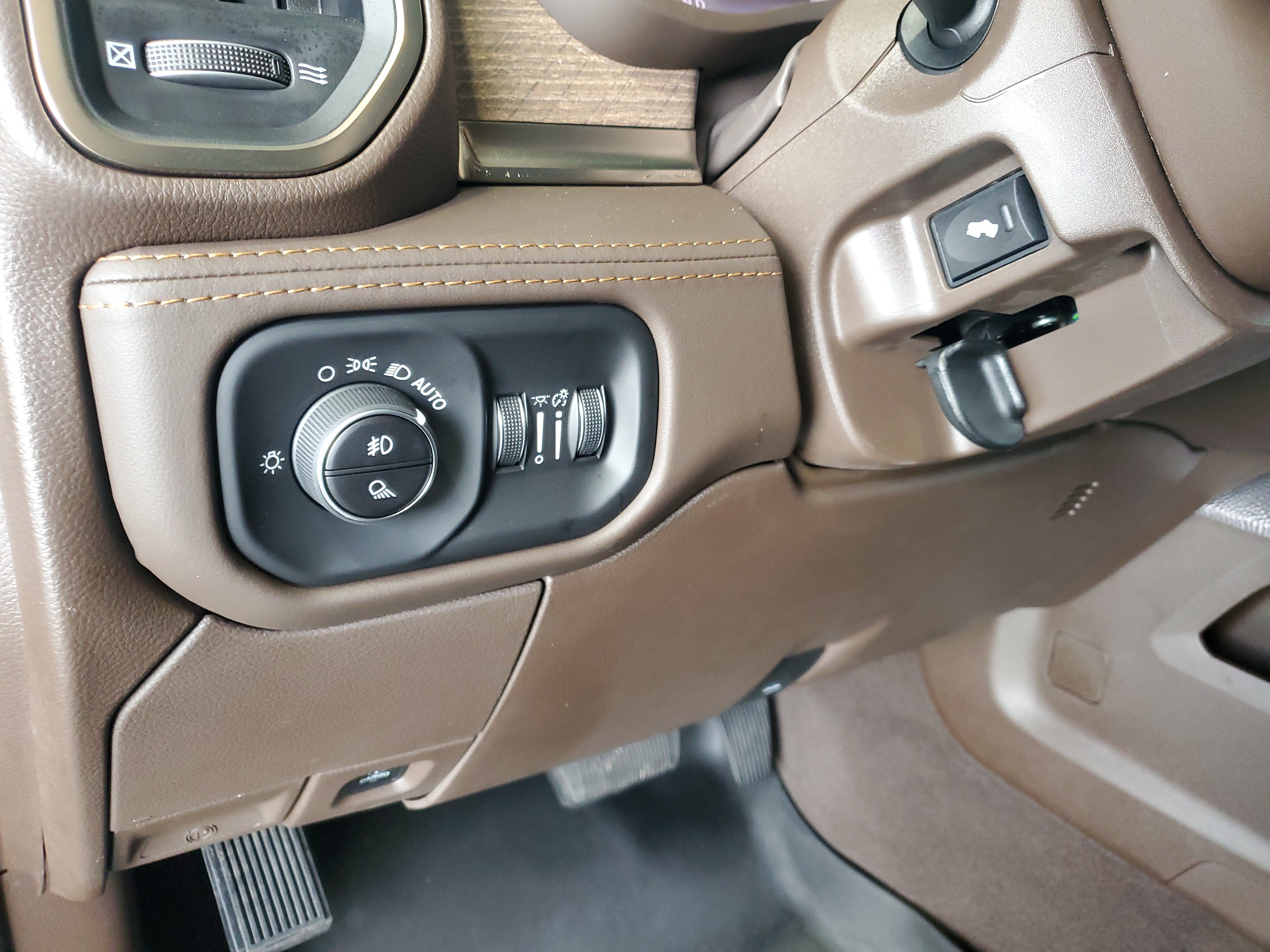 Used 2026 RAM 3500 Longhorn AWD/4WD image 22