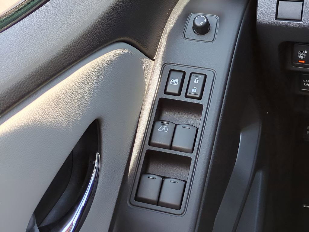 Used 2025 Nissan Frontier SV RWD image 22