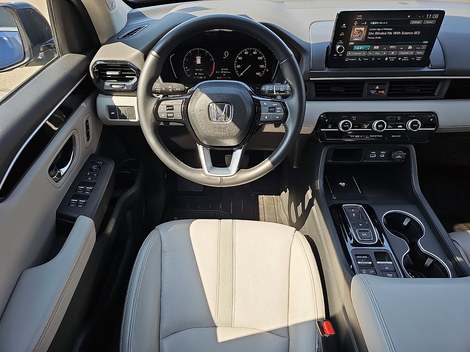 Used 2025 Honda Pilot Touring image 14