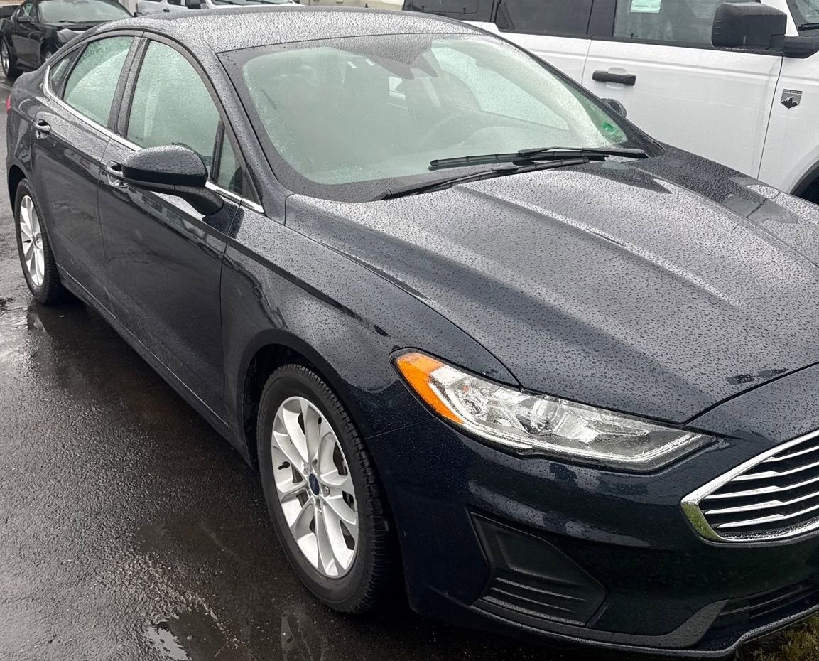 Used 2020 Ford Fusion SE FWD image 2