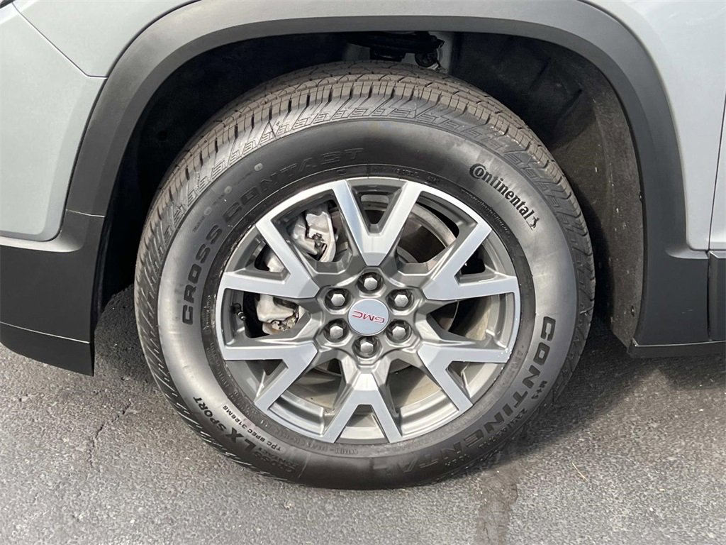 Certified 2023 GMC Acadia SLE w/ Driver Convenience Package image 9