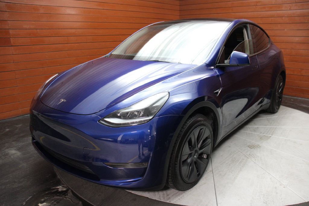 Used 2024 Tesla Model Y 2WD image 8