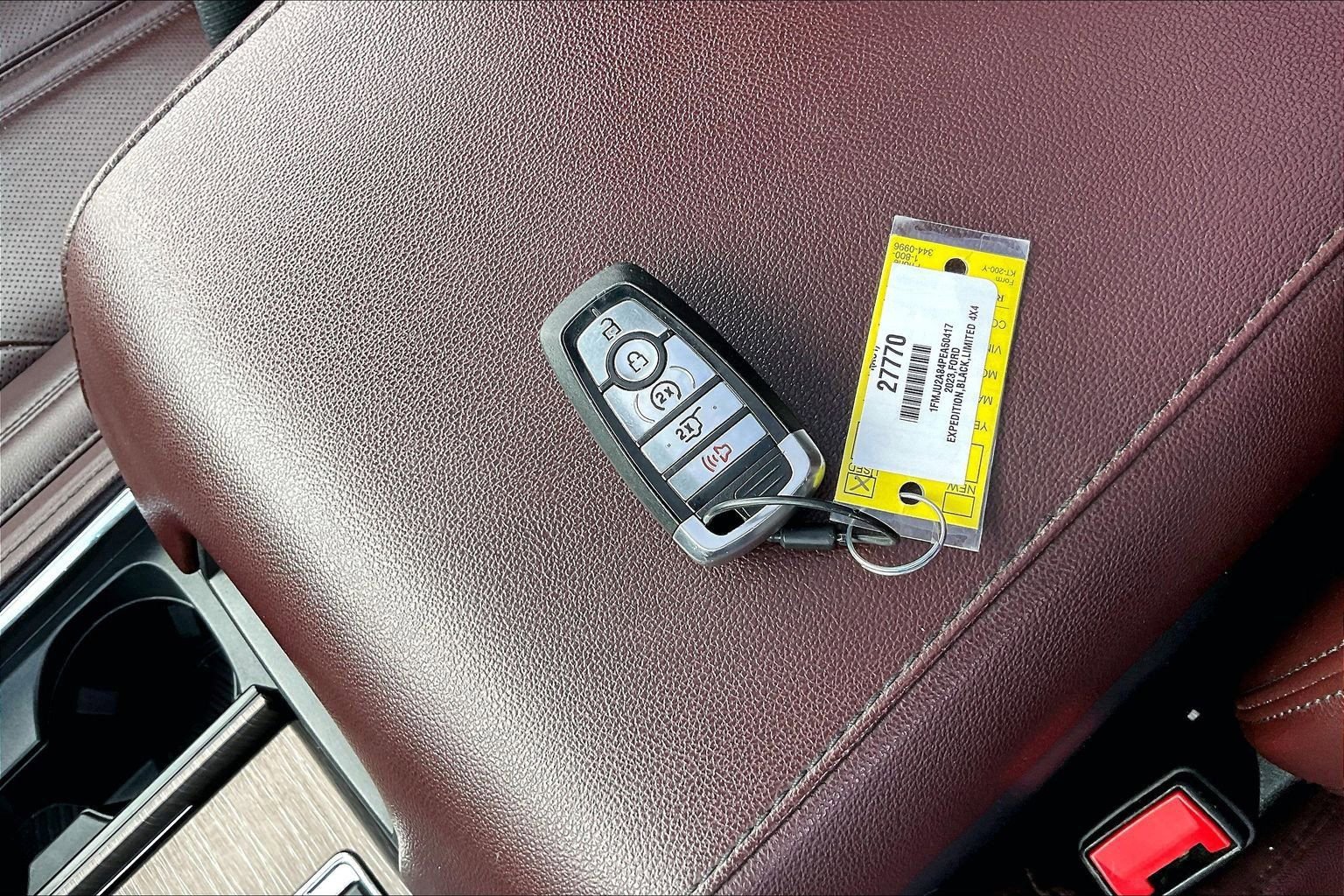 Used 2023 Ford Expedition Limited image 11