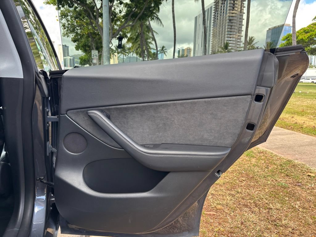 Used 2022 Tesla Model Y Performance AWD/4WD image 17