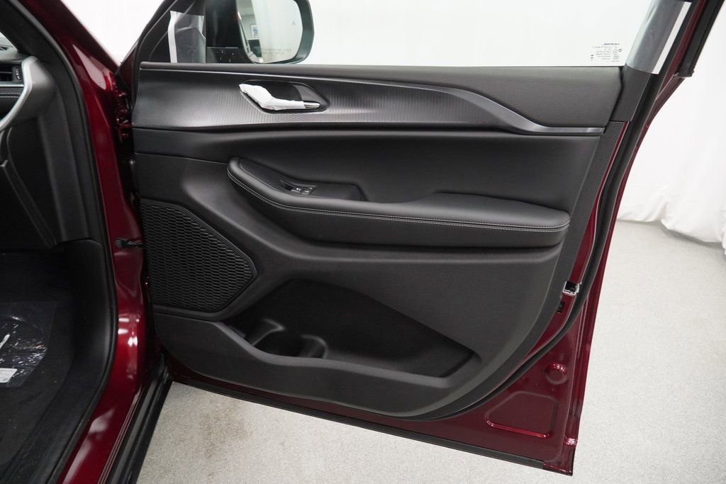 New 2026 Jeep Grand Cherokee Laredo image 33