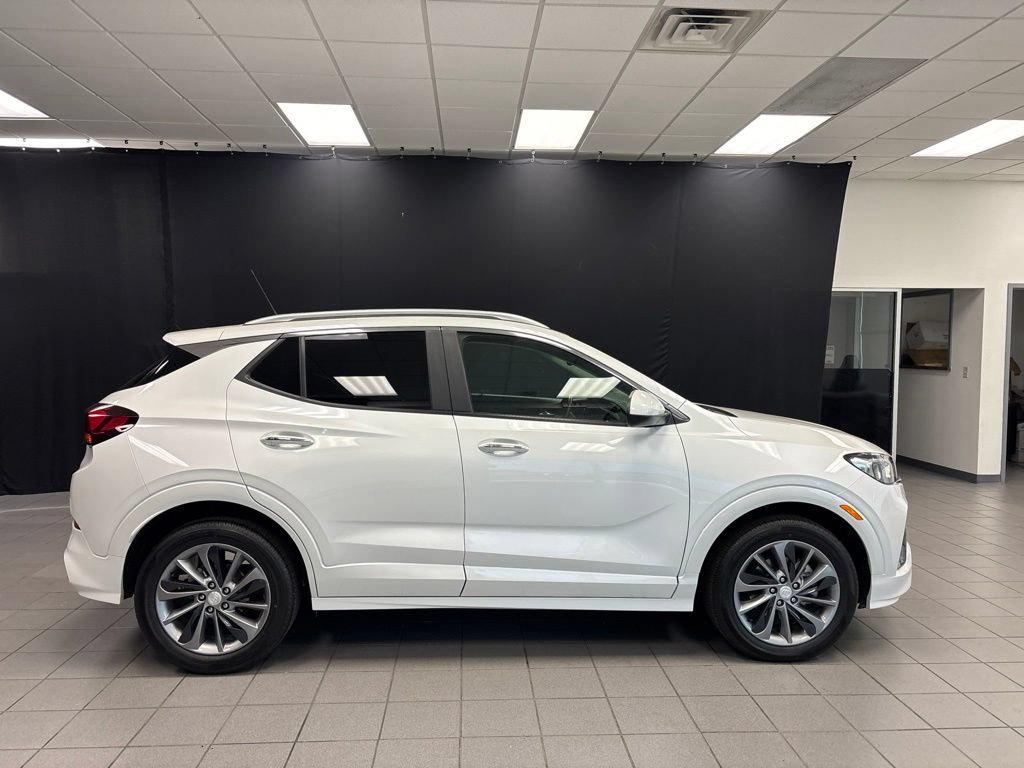 Used 2023 Buick Encore GX Select w/ Sport Touring Package FWD image 2