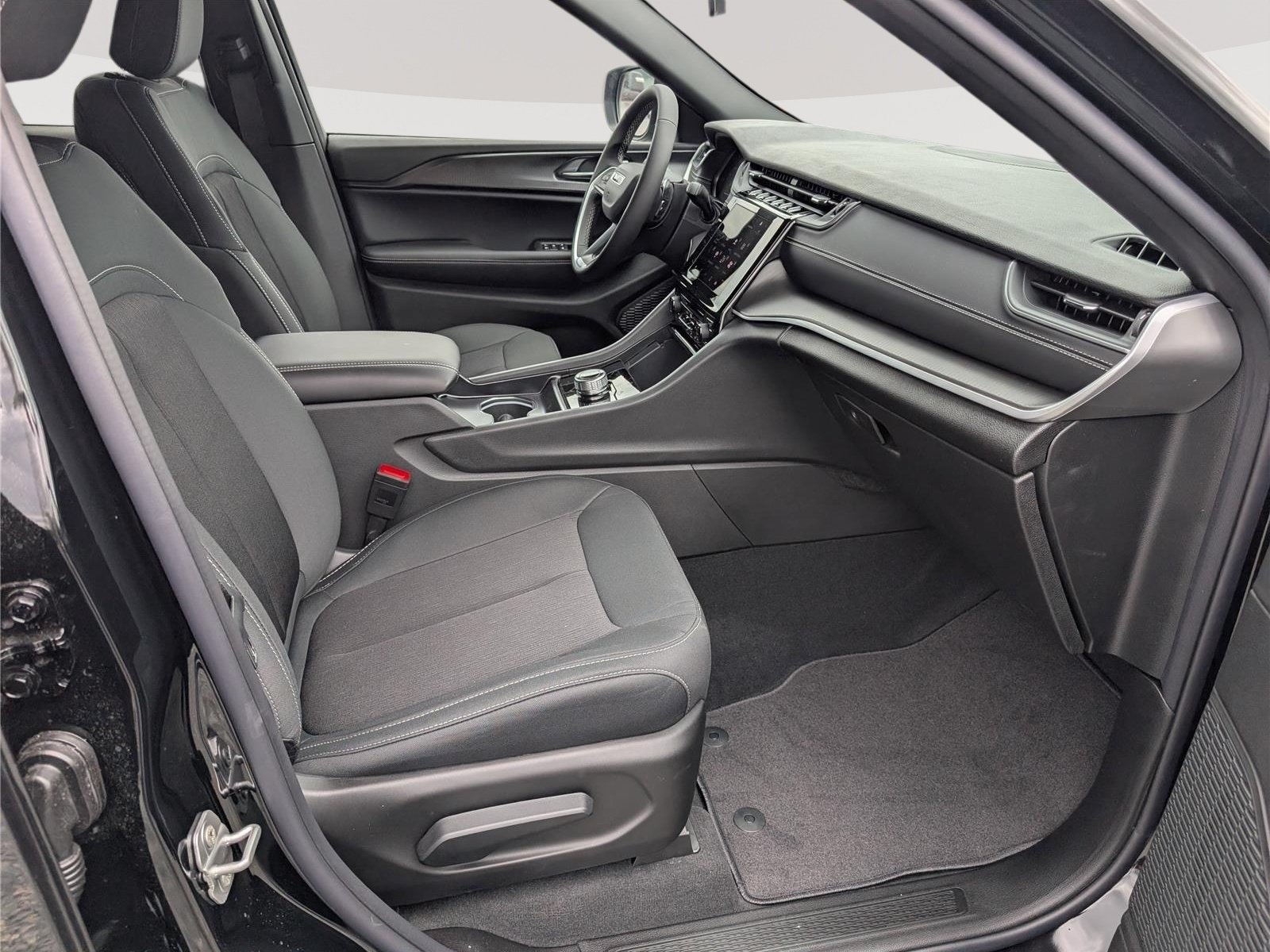 New 2026 Jeep Grand Cherokee Laredo AWD/4WD image 6
