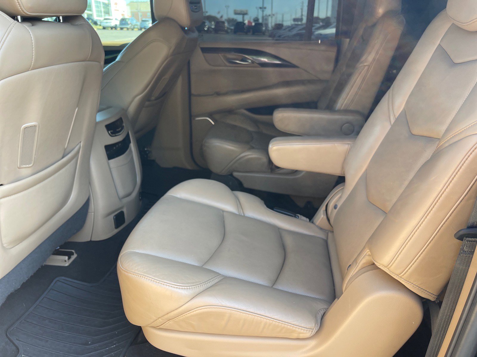 Used 2019 Cadillac Escalade ESV Platinum AWD/4WD image 11