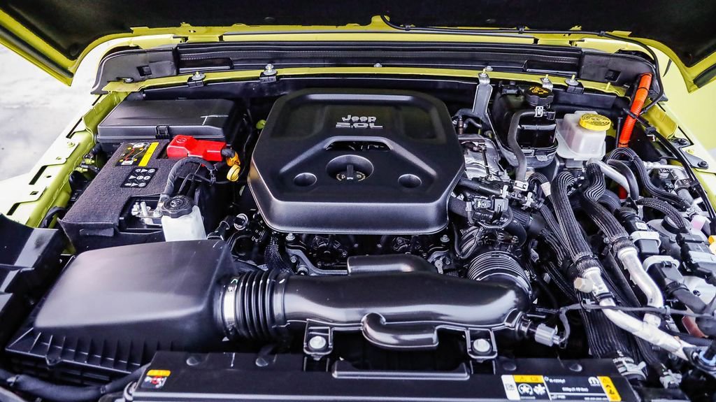 Used 2023 Jeep Wrangler Unlimited Sahara AWD/4WD image 32