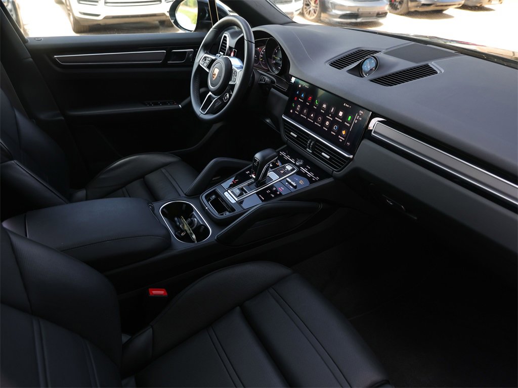 Certified 2023 Porsche Cayenne Platinum Edition image 40