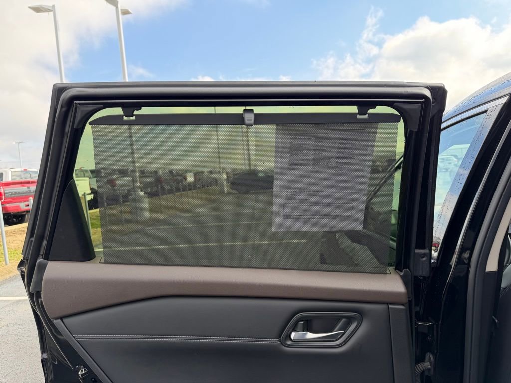 Used 2023 Nissan Rogue SL w/ SL Premium Package image 18