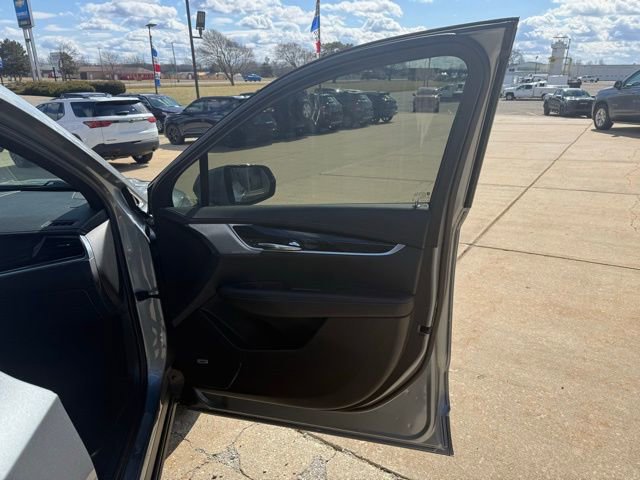 Used 2025 Cadillac XT6 Premium Luxury image 15