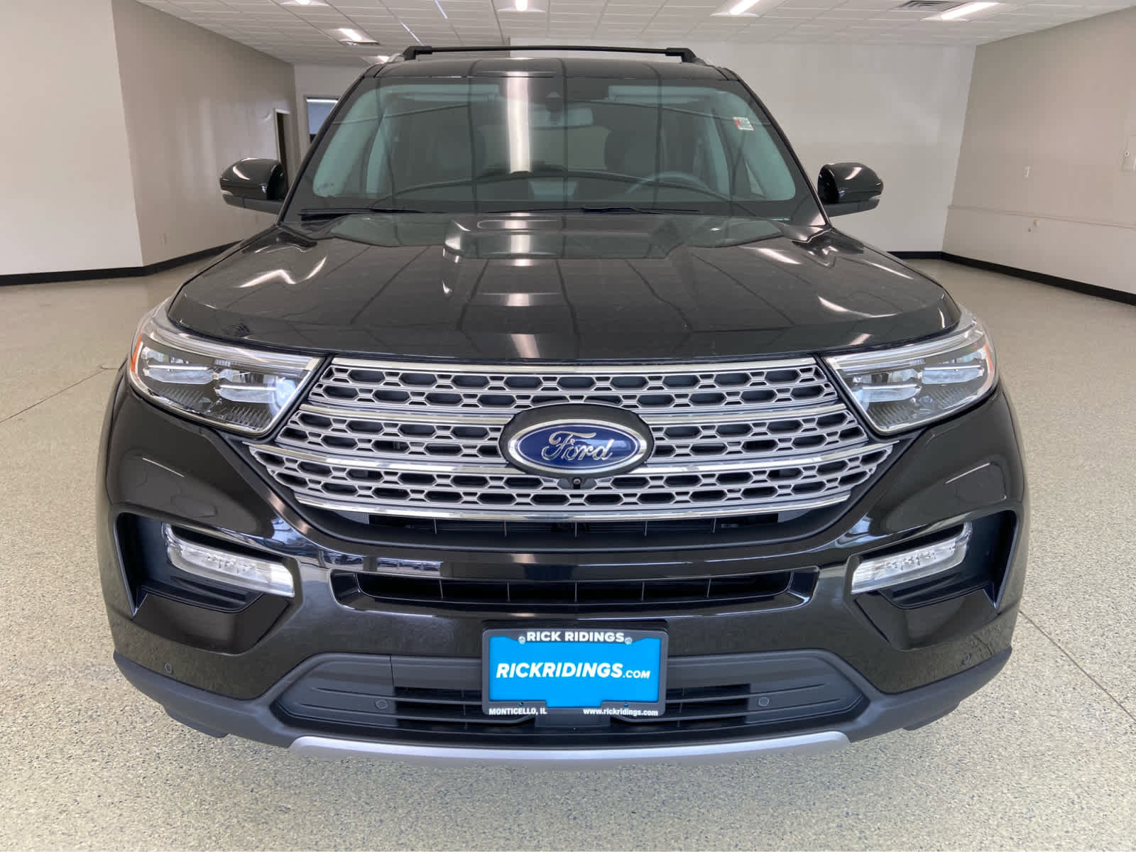 Used 2023 Ford Explorer Limited w/ Limited Technology Package AWD/4WD image 4