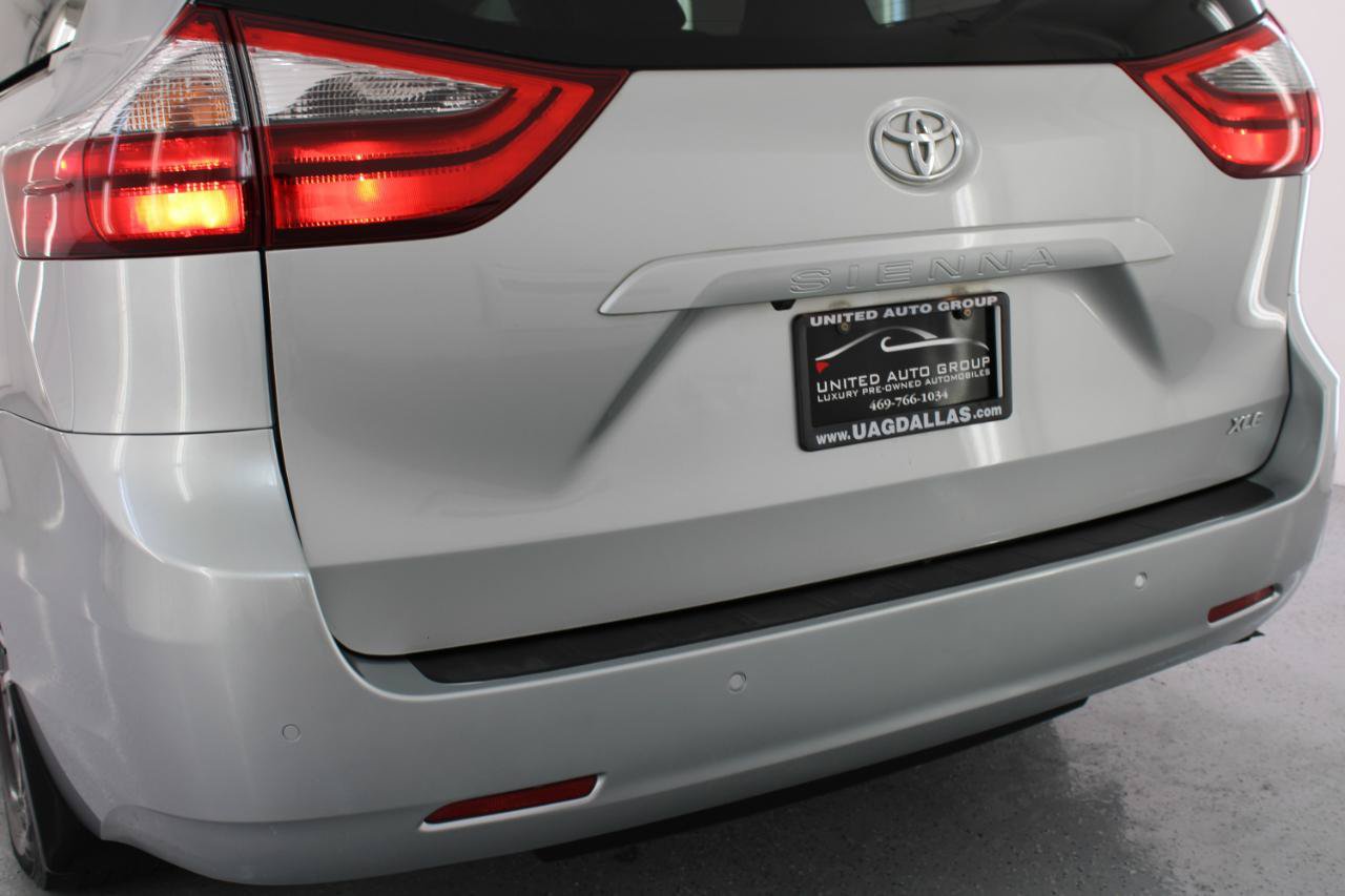 Used 2020 Toyota Sienna XLE Premium FWD image 17