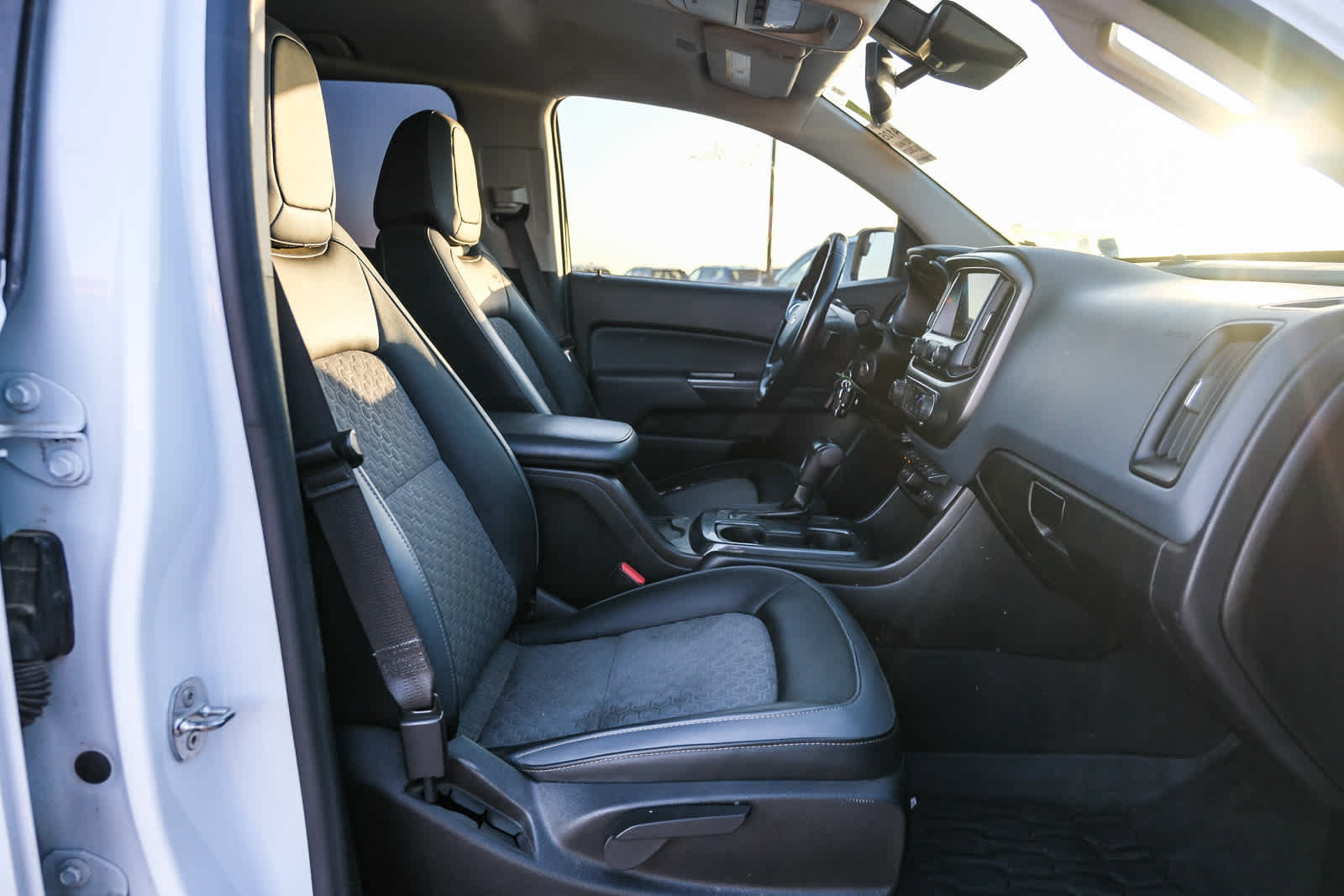Used 2021 Chevrolet Colorado Z71 w/ Safety Package AWD/4WD image 18