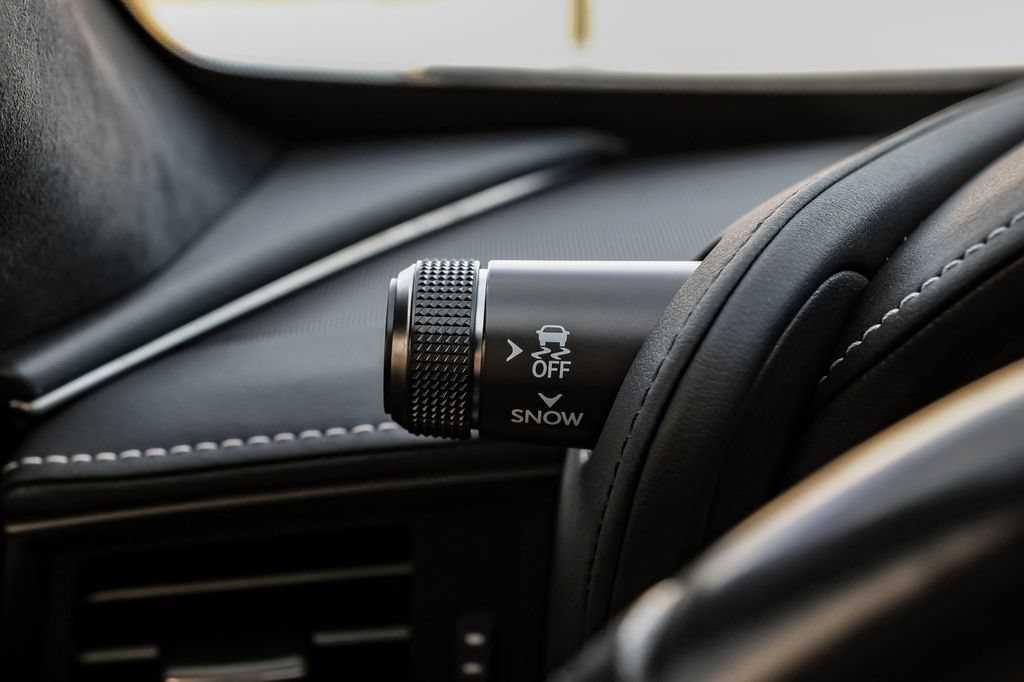 Used 2018 Lexus LC 500 Coupe w/ Touring Package RWD image 16