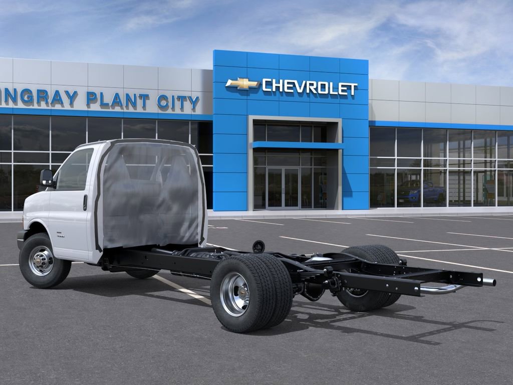 New 2025 Chevrolet Express 4500 Extended w/ Power Convenience Package RWD image 3
