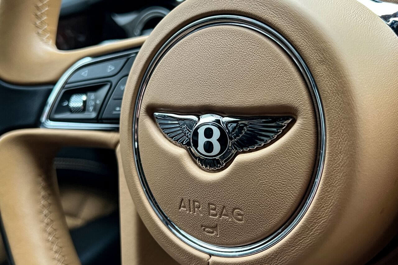 Used 2017 Bentley Bentayga image 40