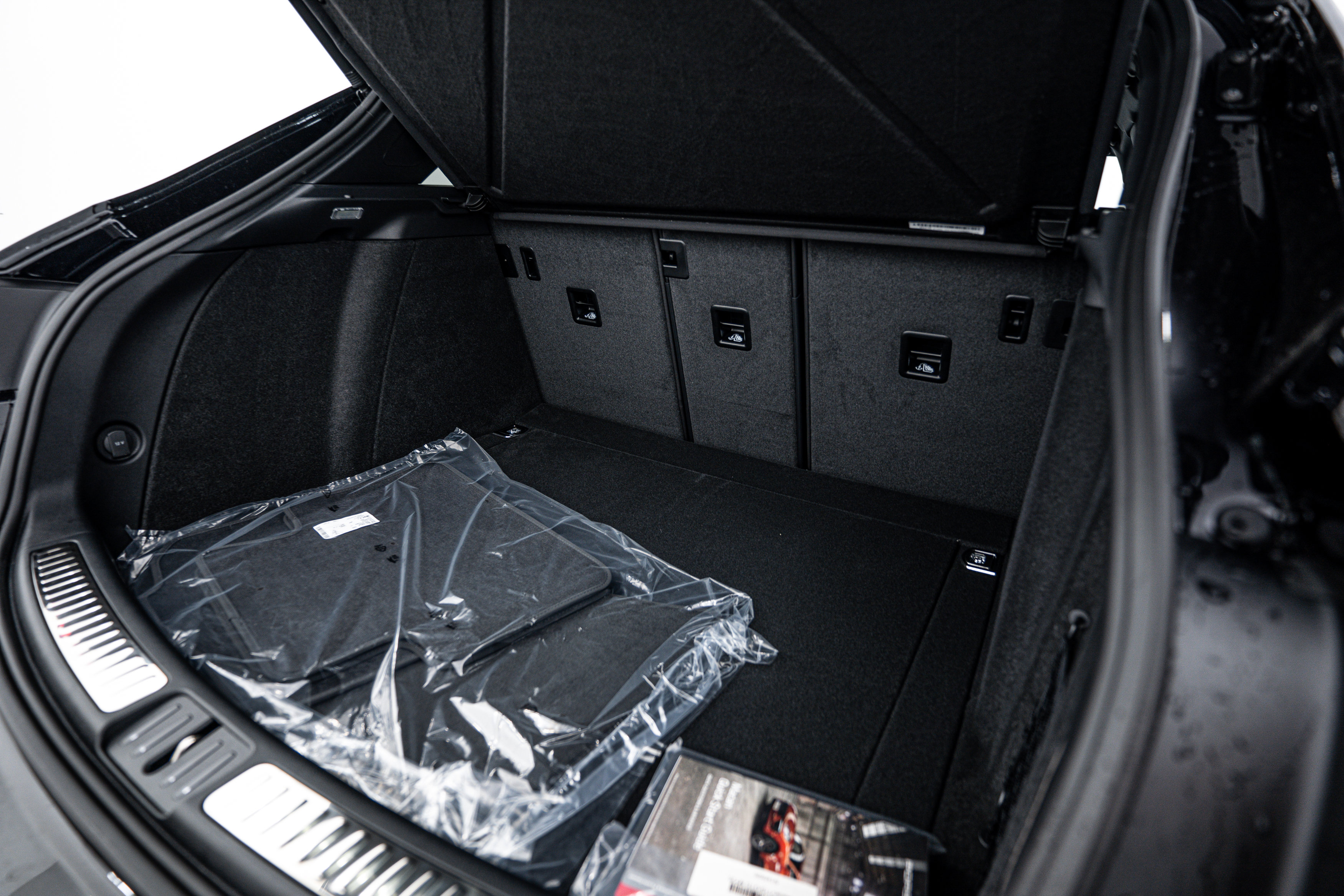 New 2025 Porsche Macan image 25