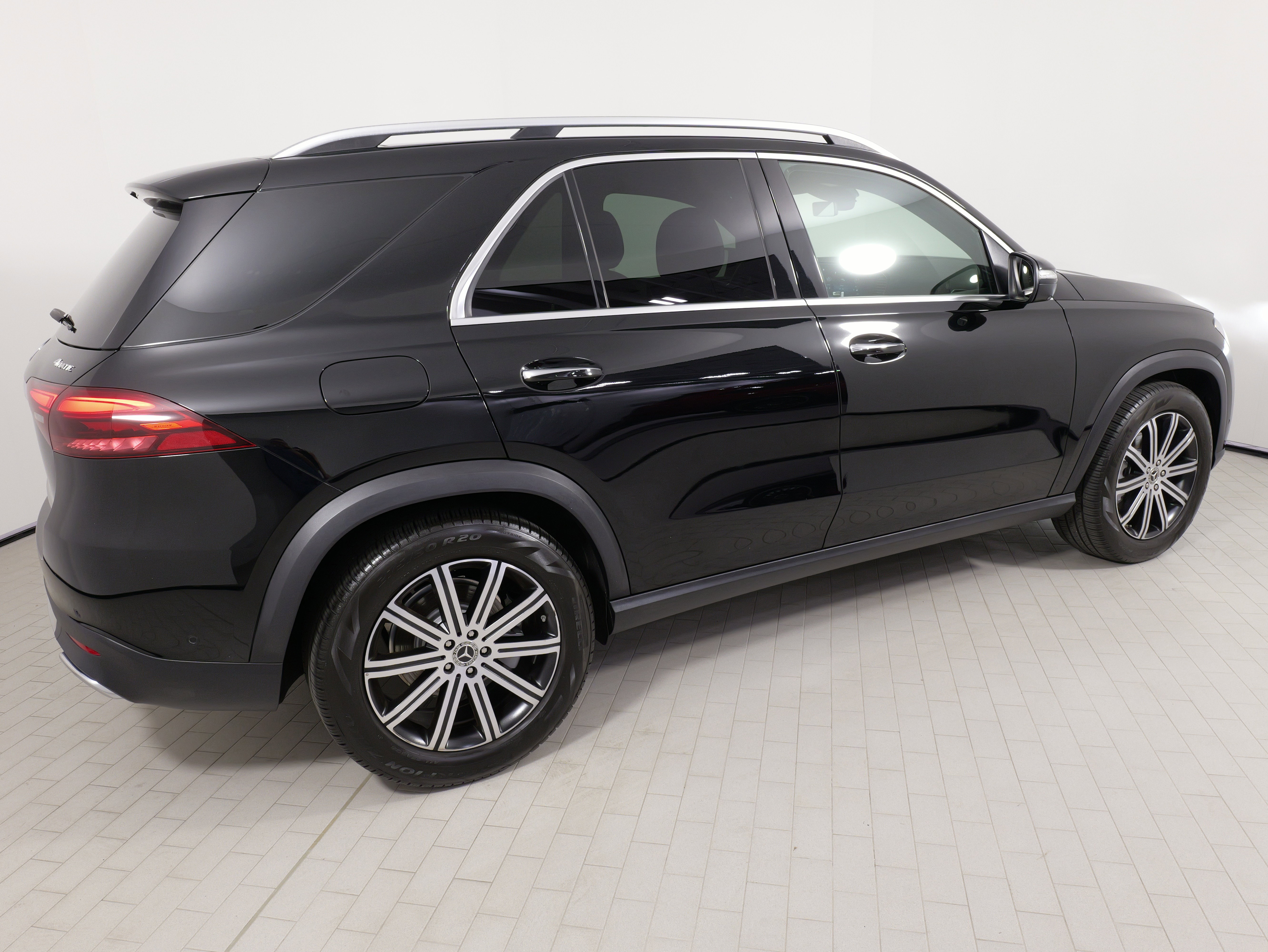 Used 2024 Mercedes-Benz GLE 350 4MATIC image 11