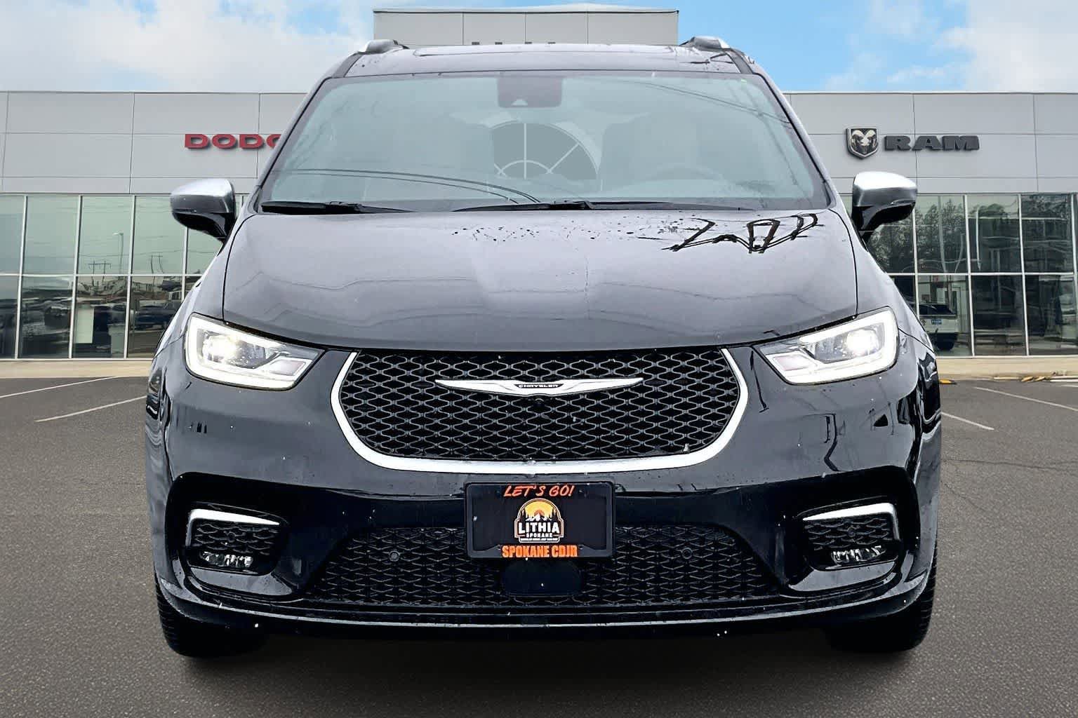 New 2026 Chrysler Pacifica Pinnacle w/ Trailer Tow Group AWD/4WD image 6
