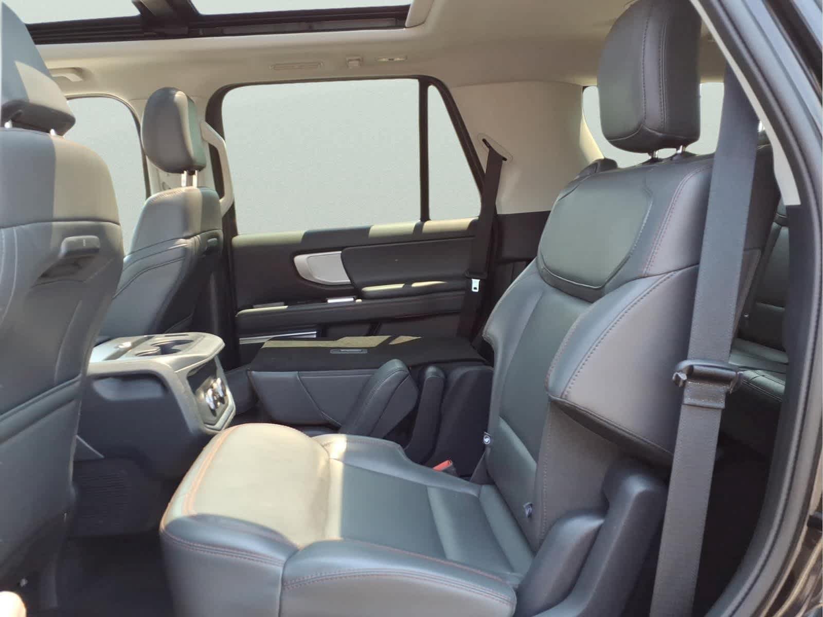 Used 2025 Ford Expedition Active AWD/4WD image 28