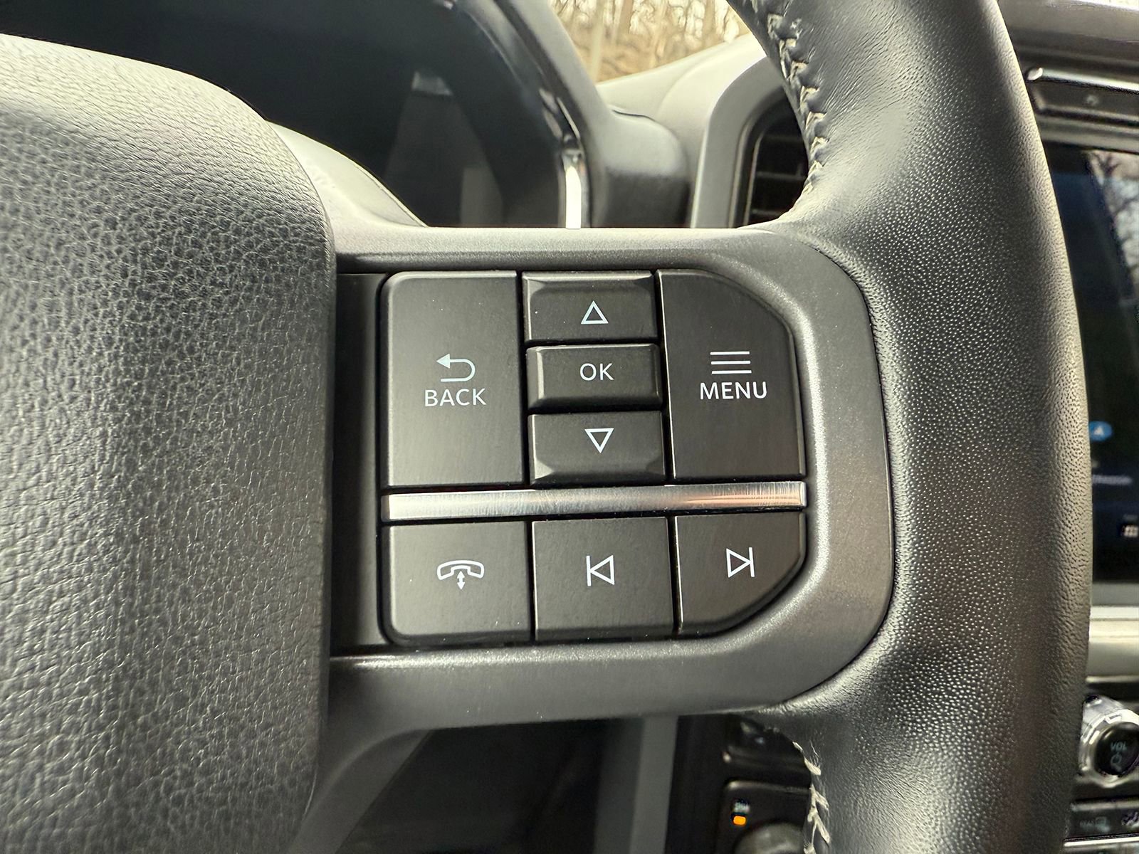 Used 2023 Ford F150 Lariat w/ Trailer Tow Package image 38