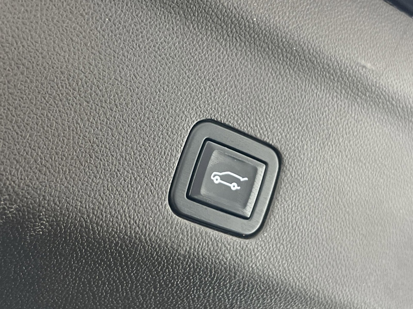 Used 2021 Chevrolet Tahoe Z71 w/ Z71 Off-Road Package image 28